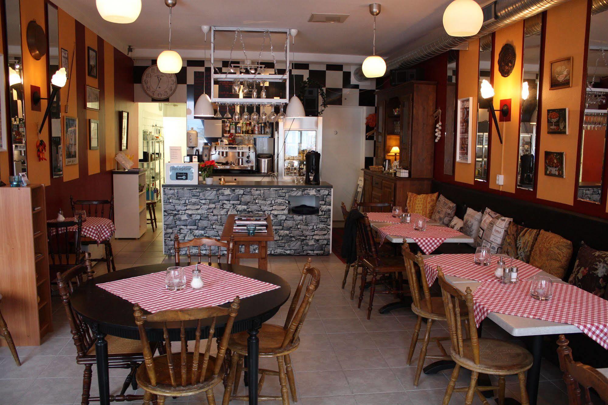 Design Hostel Mia Хельсингборг Экстерьер фото